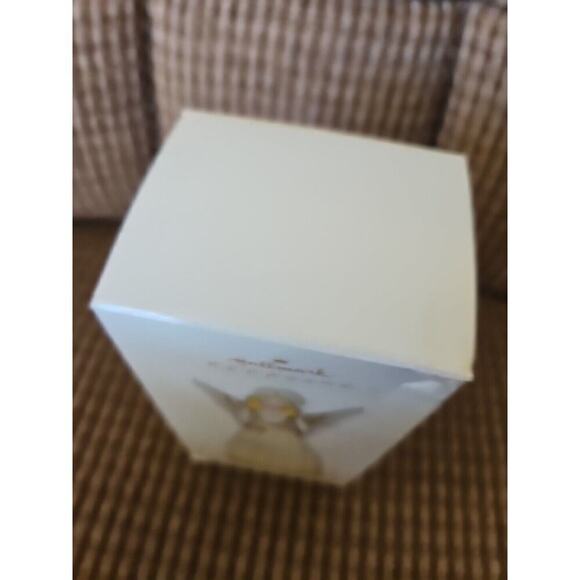 Hallmark 2011 keepsake (Starlight Angle) Christmas ornament lightable - Picture 6 of 10